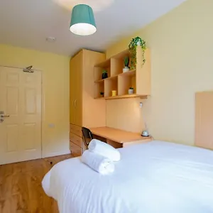 Holiday home 127 - Lovely 2 Bed With Parking, Galway